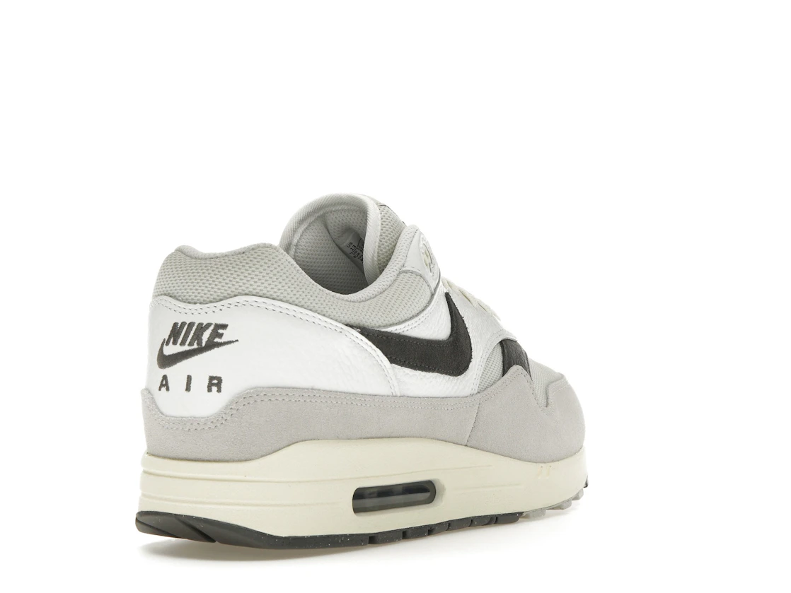 Vue 31 de Nike Air Max 1 Light Bone Iron Grey