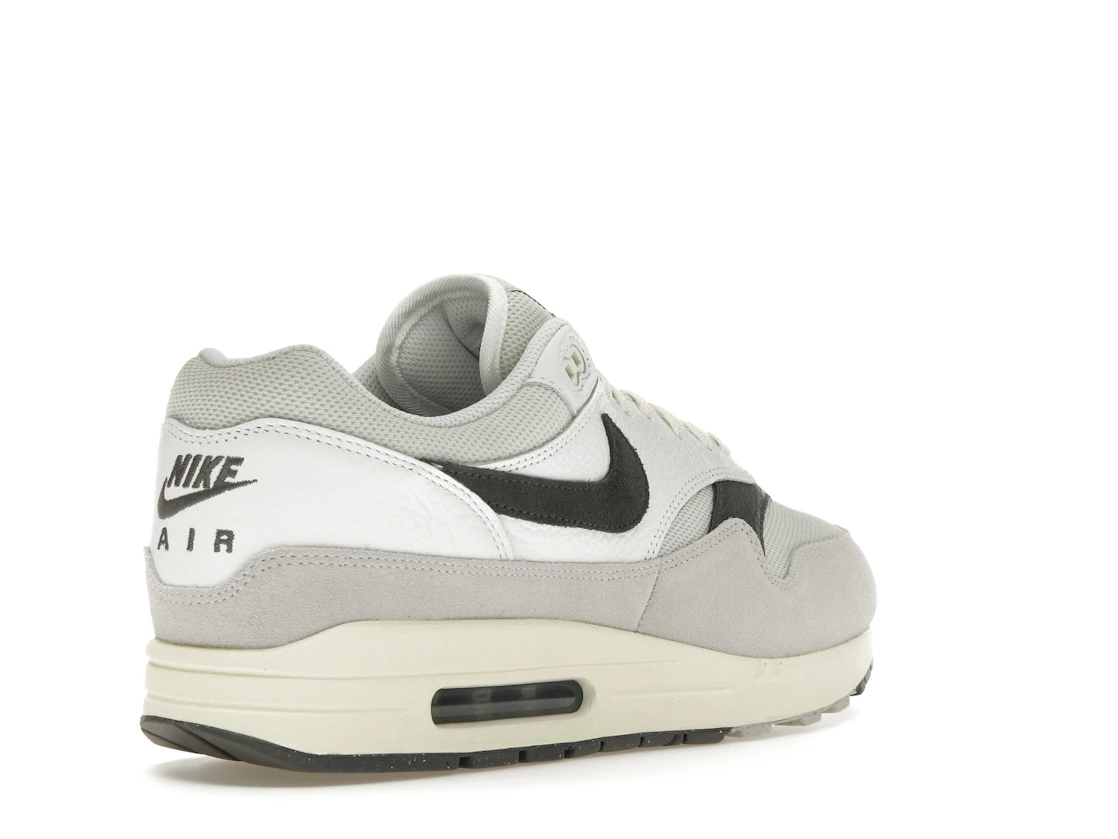 Vue 32 de Nike Air Max 1 Light Bone Iron Grey