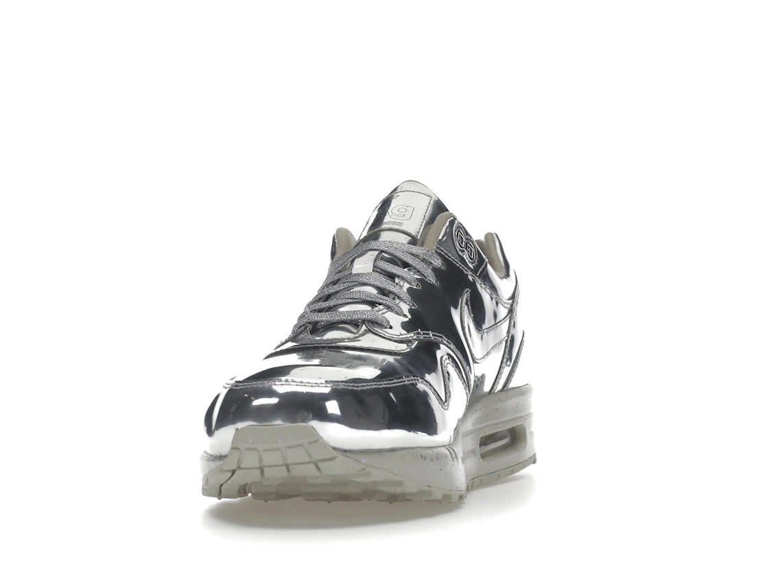 Vue 12 de Nike Air Max 1 Liquid Silver