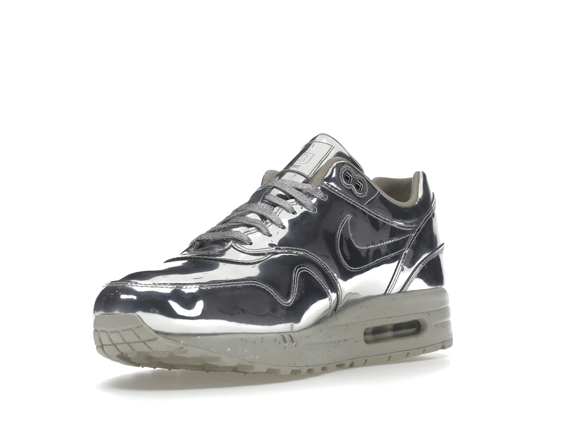 Vue 14 de Nike Air Max 1 Liquid Silver