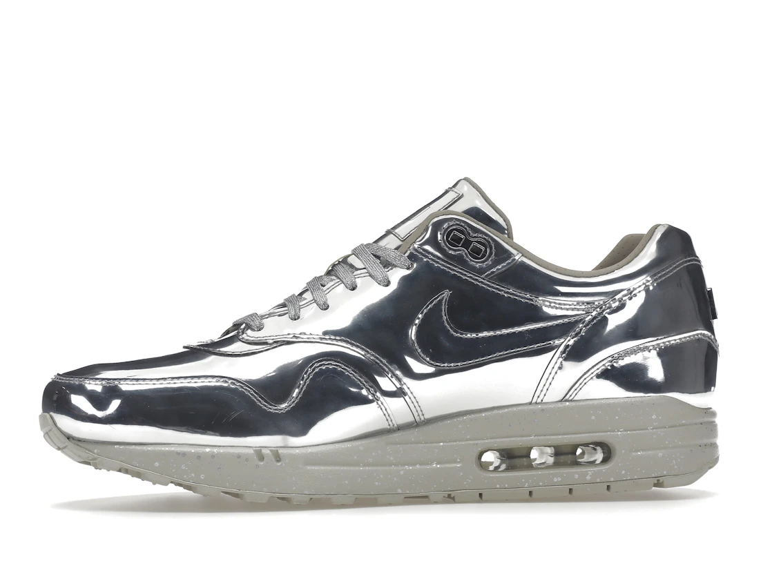 Vue 18 de Nike Air Max 1 Liquid Silver