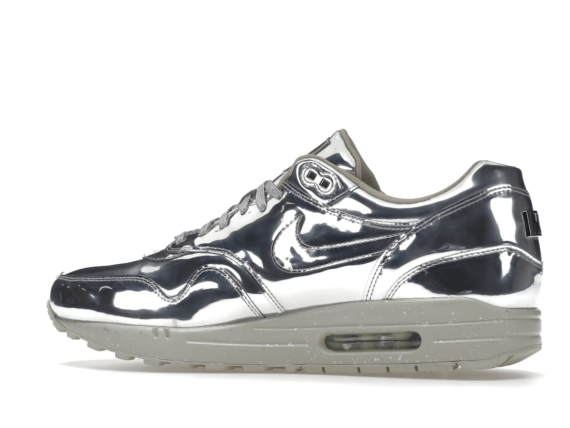 Vue 21 de Nike Air Max 1 Liquid Silver