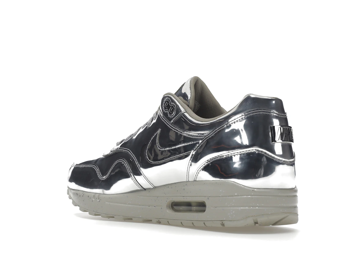 Vue 24 de Nike Air Max 1 Liquid Silver
