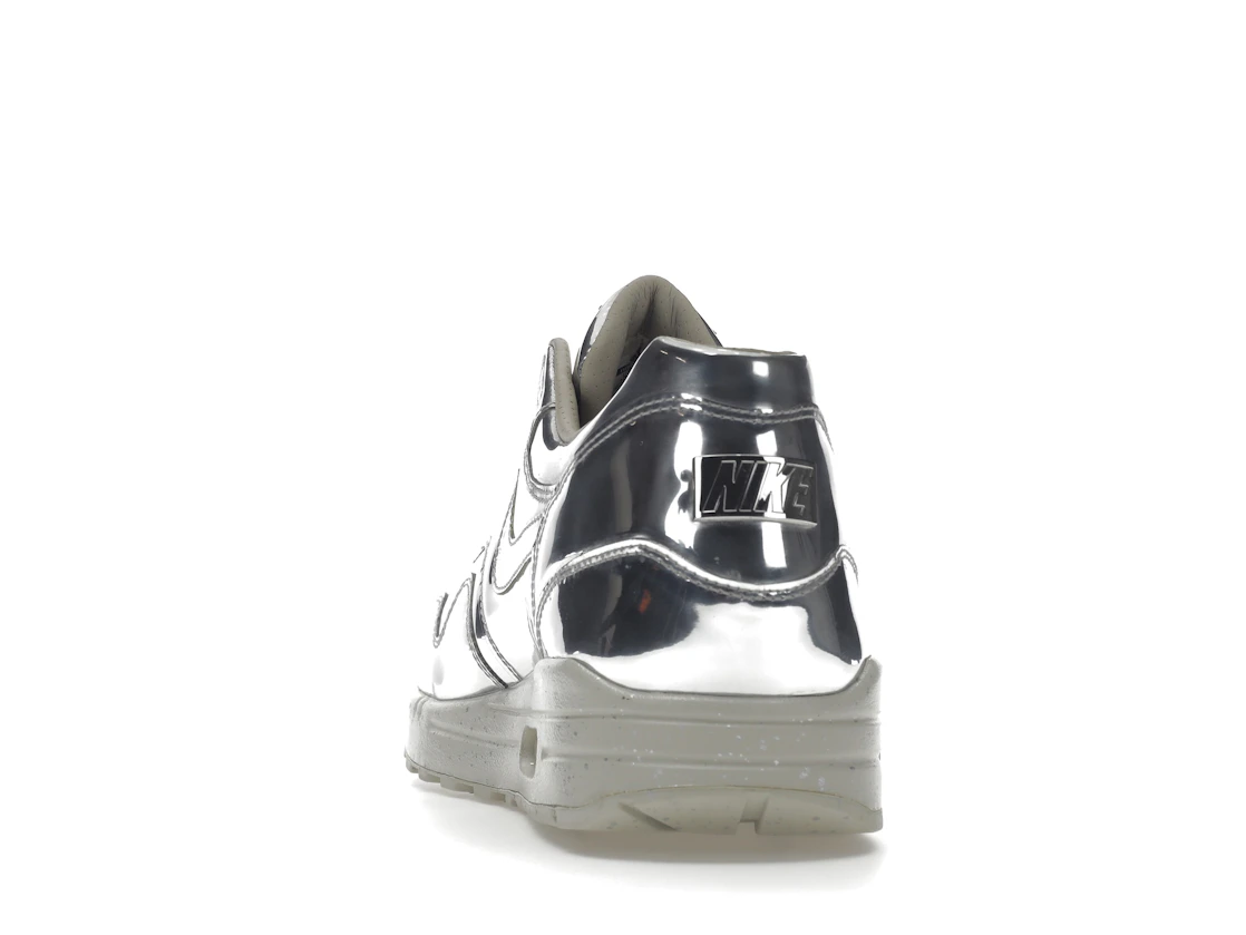 Vue 27 de Nike Air Max 1 Liquid Silver