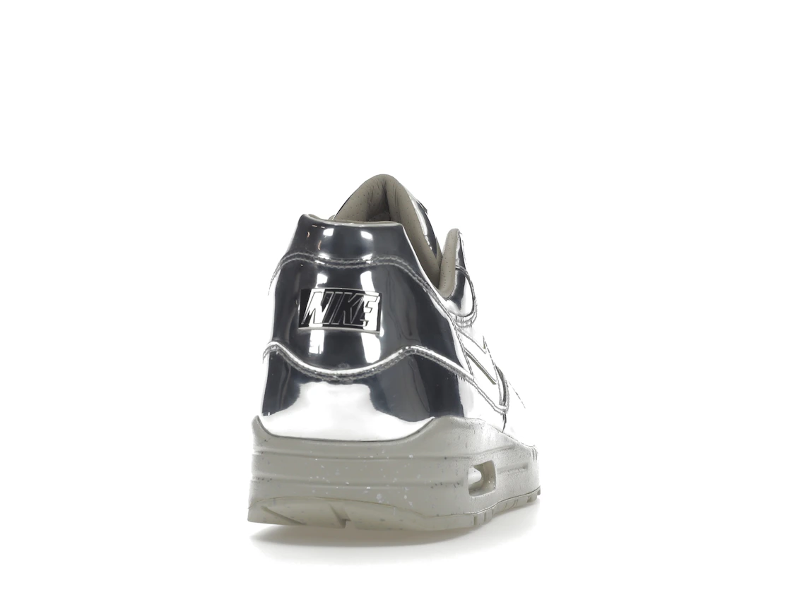 Vue 29 de Nike Air Max 1 Liquid Silver