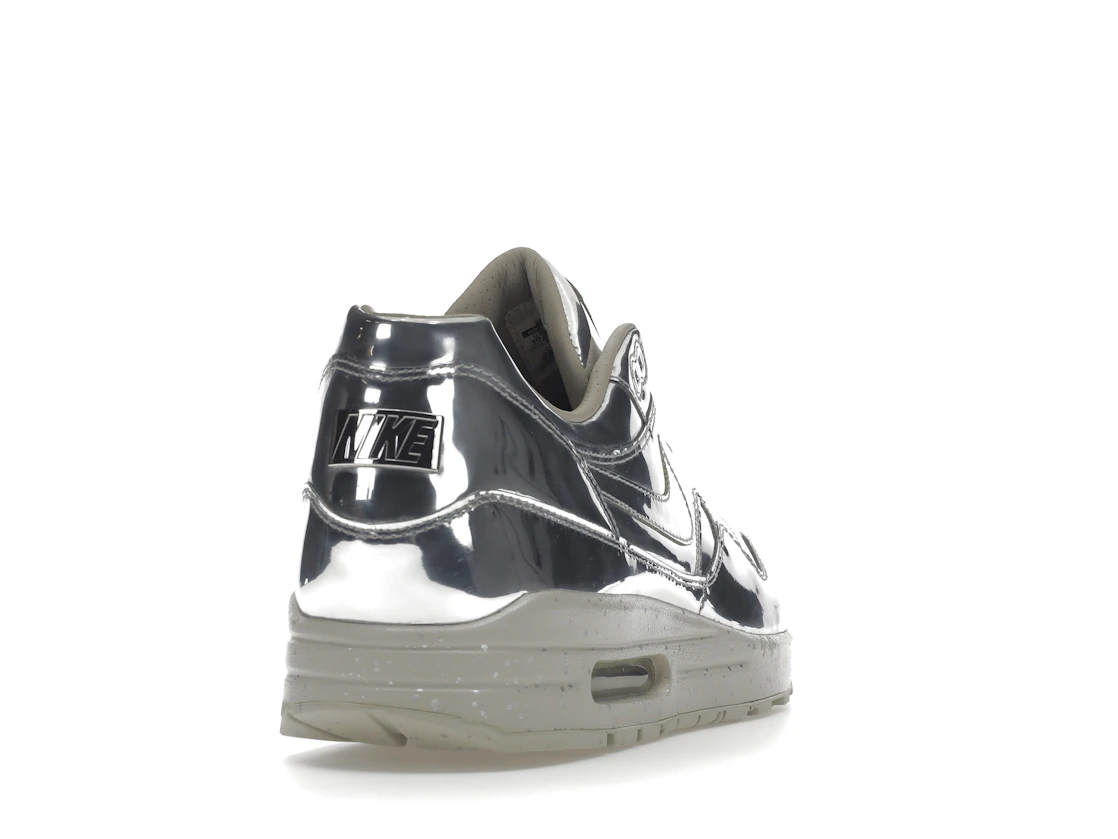 Vue 30 de Nike Air Max 1 Liquid Silver