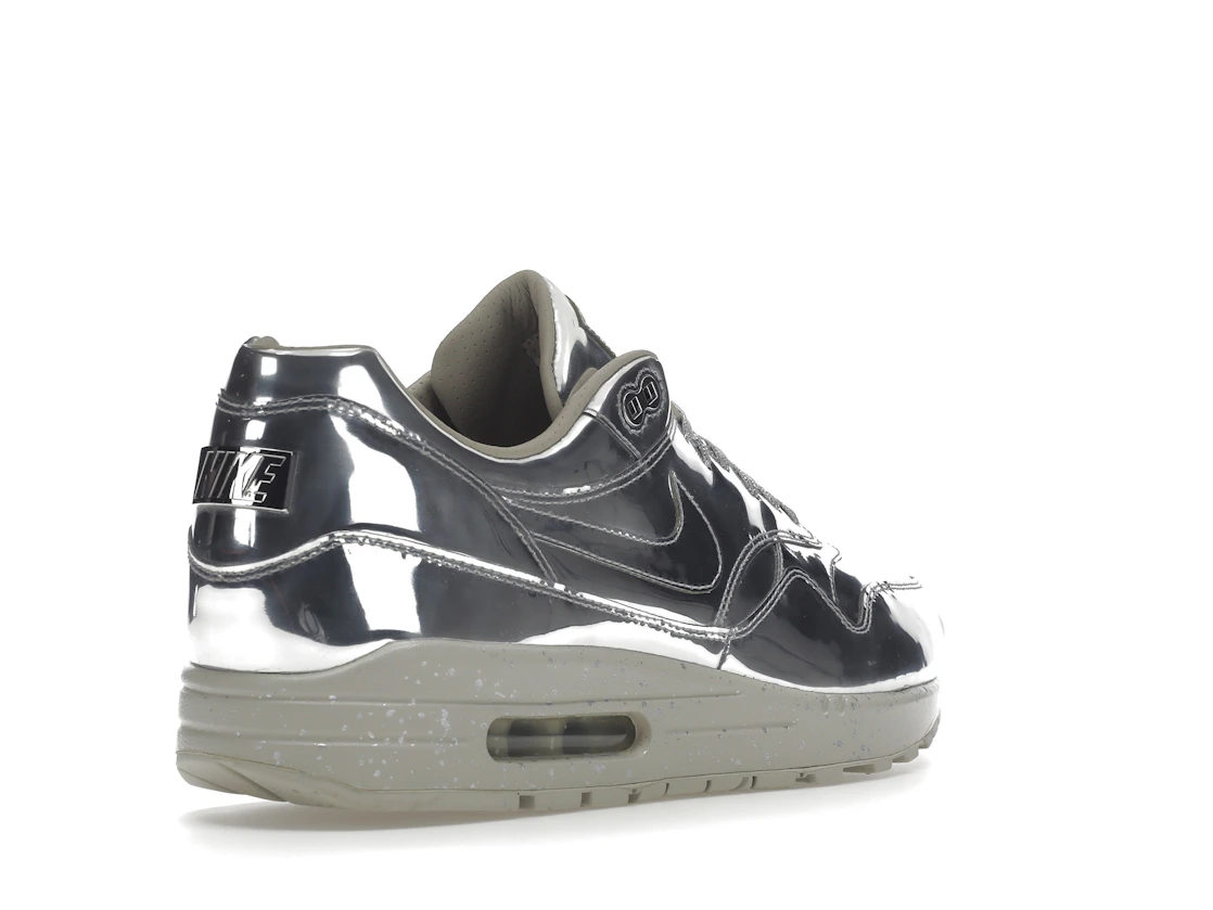 Vue 32 de Nike Air Max 1 Liquid Silver