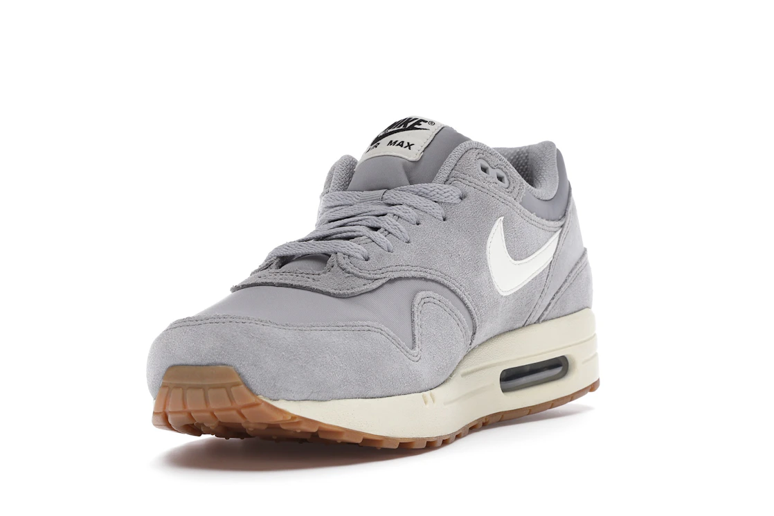 Vue 13 de Nike Air Max 1 Matte Silver