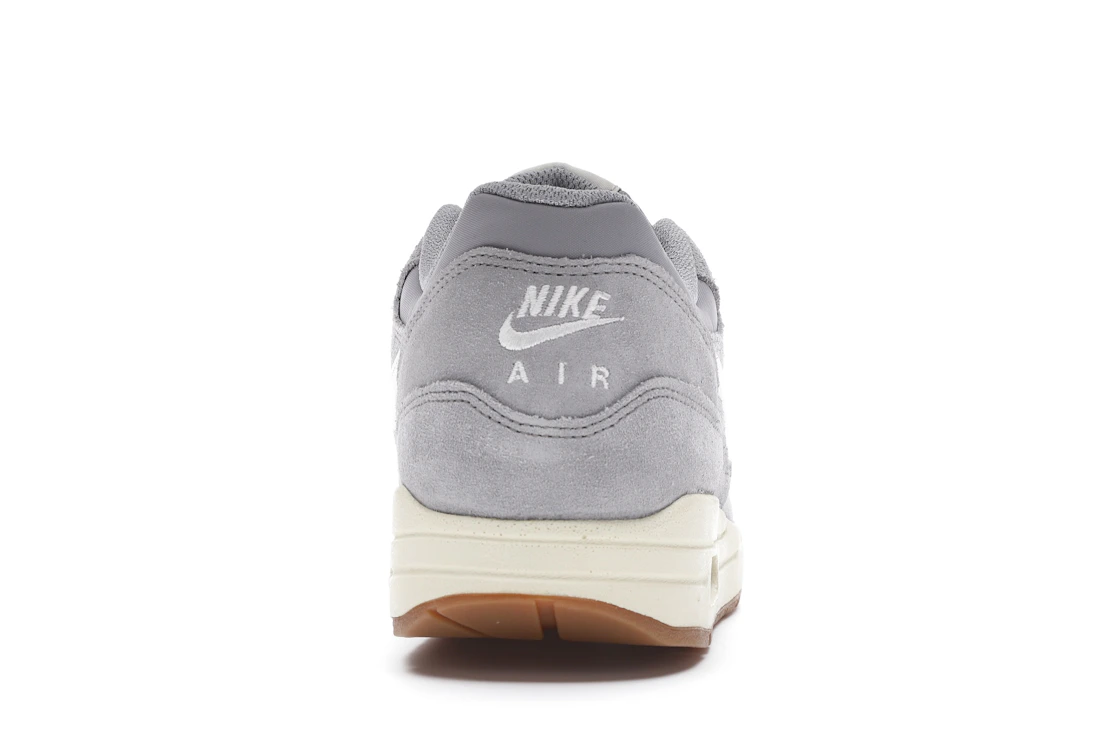Vue 28 de Nike Air Max 1 Matte Silver