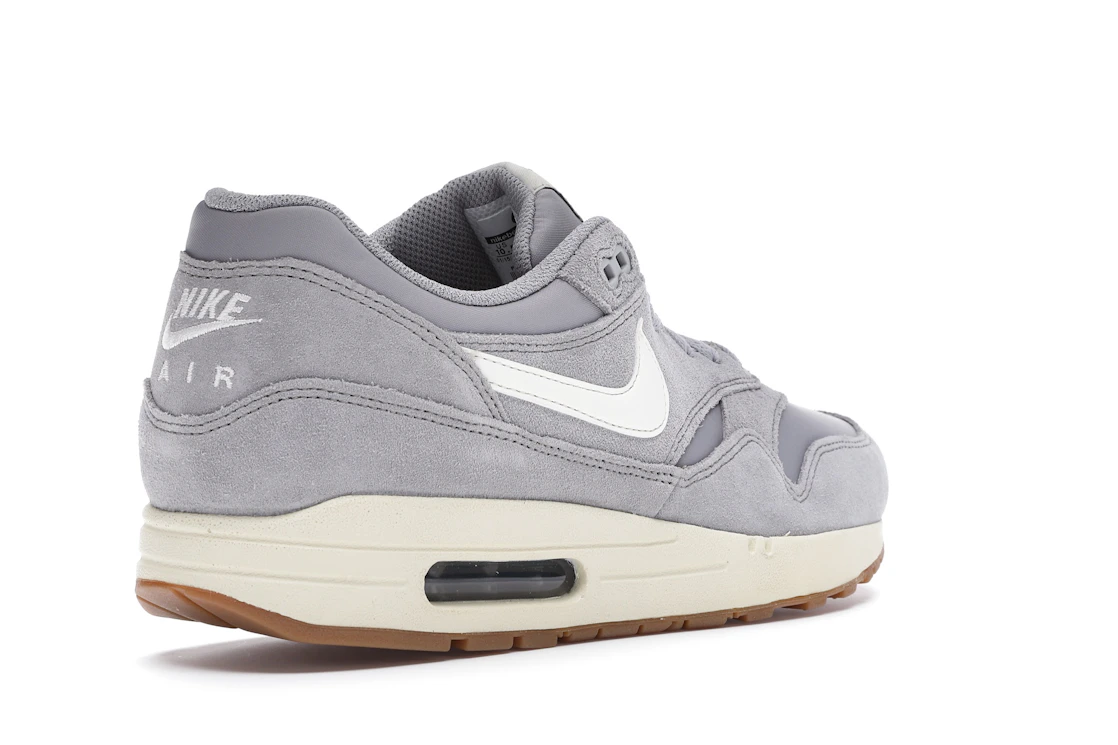 Vue 32 de Nike Air Max 1 Matte Silver
