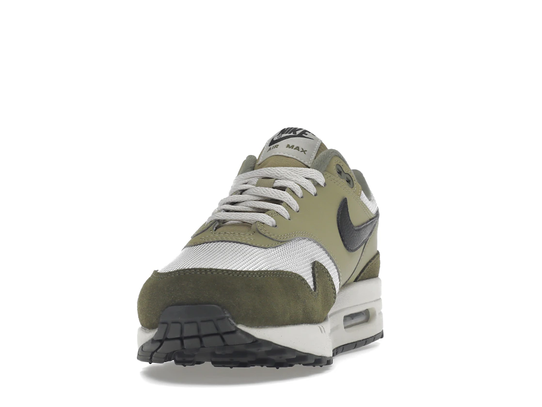 Vue 12 de Nike Air Max 1 Medium Olive