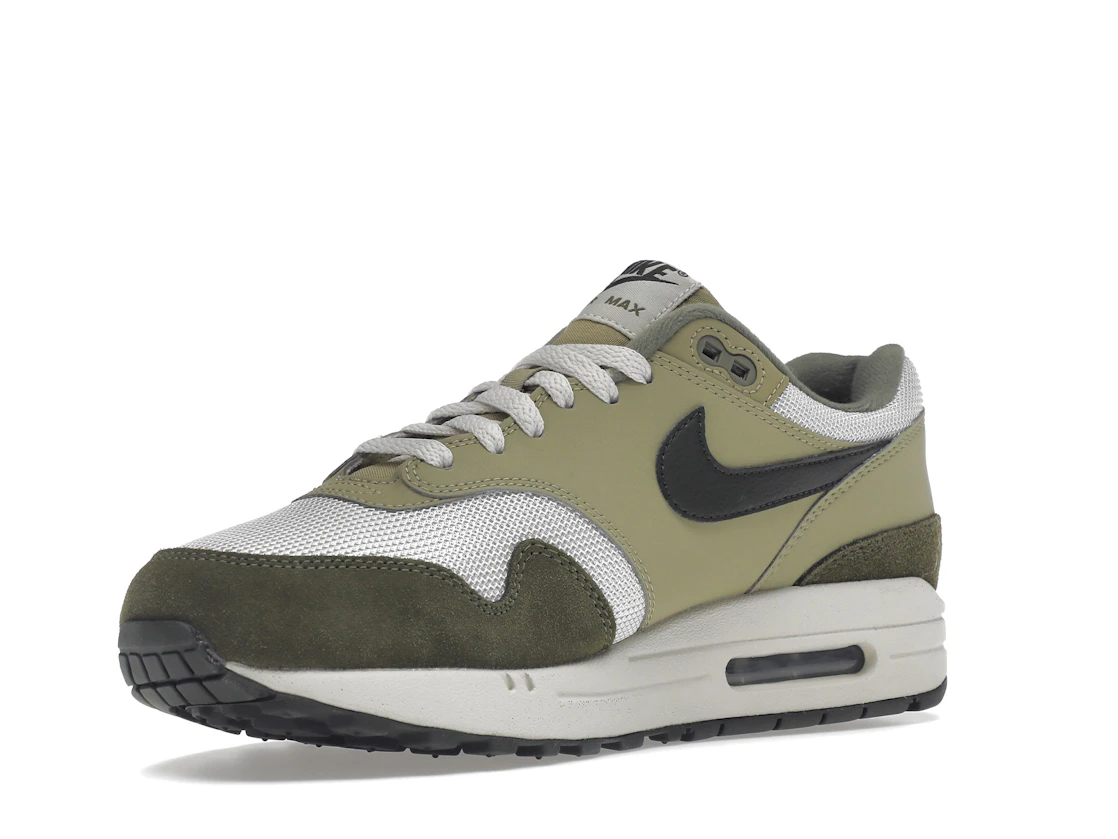 Vue 15 de Nike Air Max 1 Medium Olive