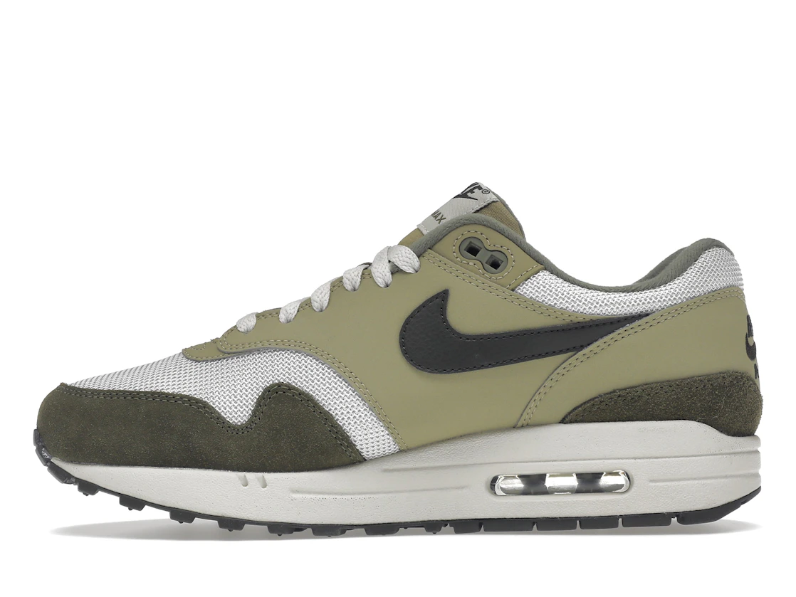 Vue 19 de Nike Air Max 1 Medium Olive