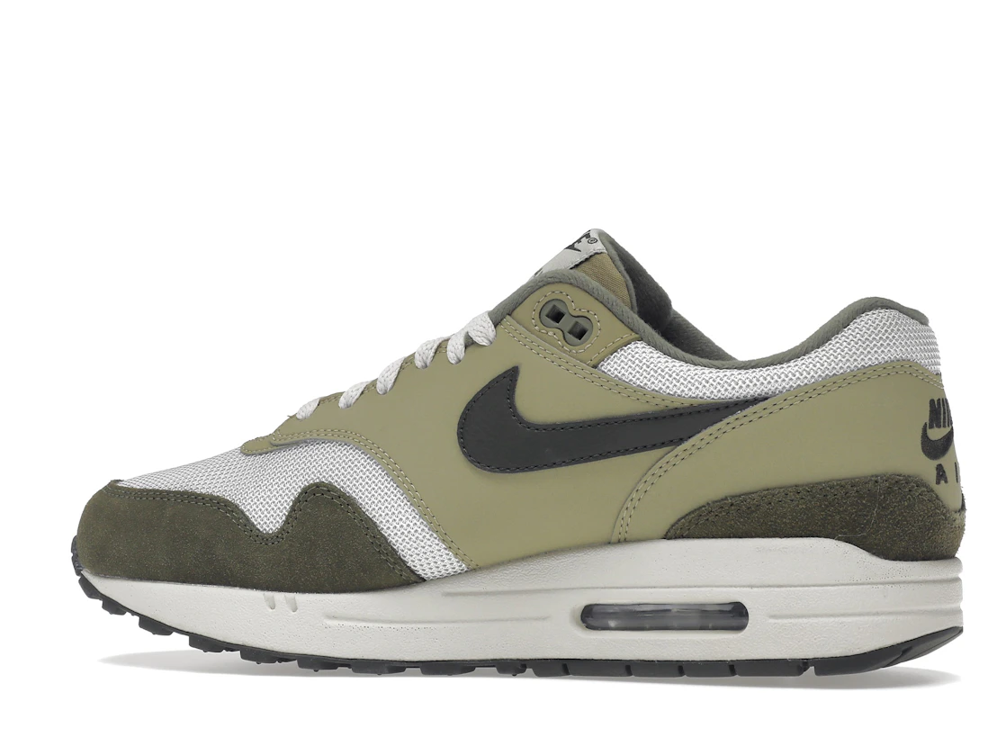 Vue 21 de Nike Air Max 1 Medium Olive