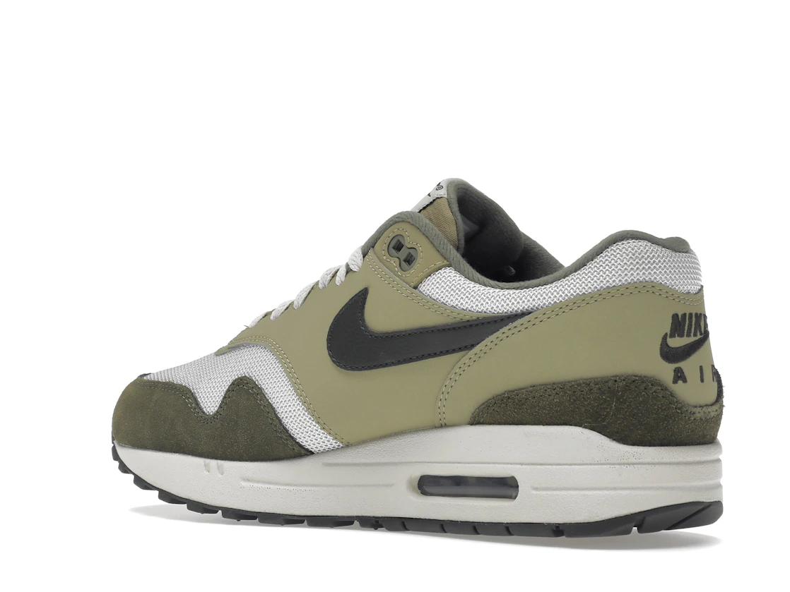 Vue 23 de Nike Air Max 1 Medium Olive
