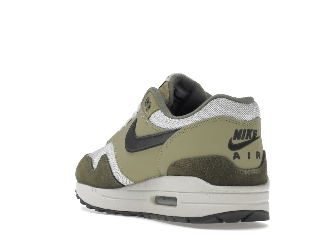 Vue 25 de Nike Air Max 1 Medium Olive
