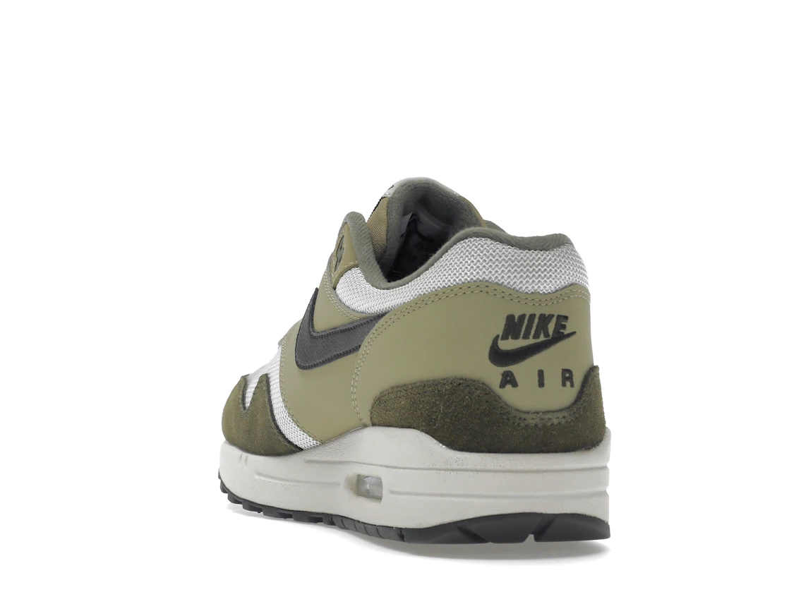 Vue 26 de Nike Air Max 1 Medium Olive
