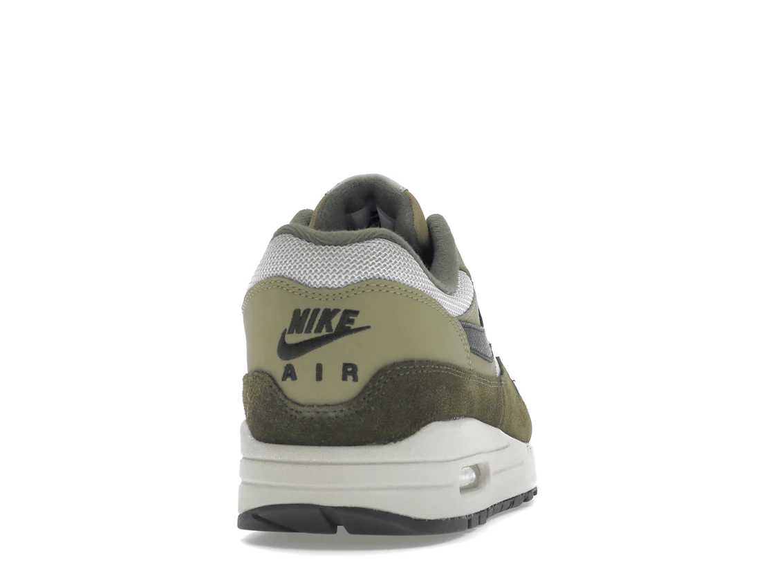 Vue 29 de Nike Air Max 1 Medium Olive