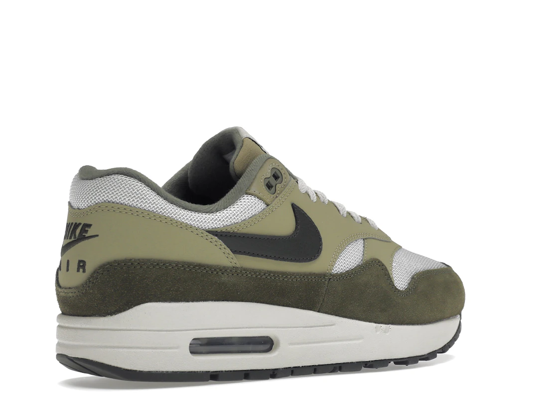 Vue 33 de Nike Air Max 1 Medium Olive