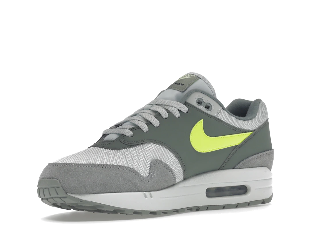 Vue 15 de Nike Air Max 1 Mica Green Volt