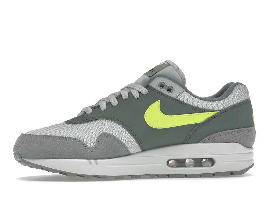 Vue 18 de Nike Air Max 1 Mica Green Volt