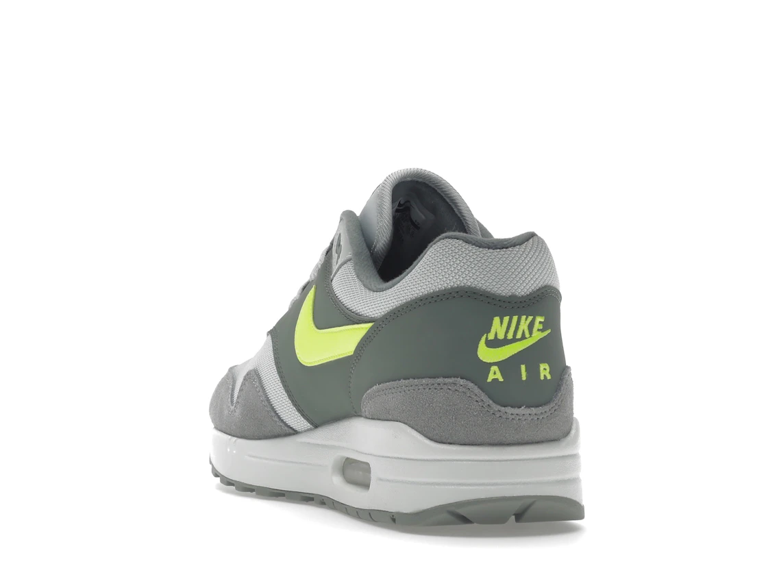 Vue 26 de Nike Air Max 1 Mica Green Volt