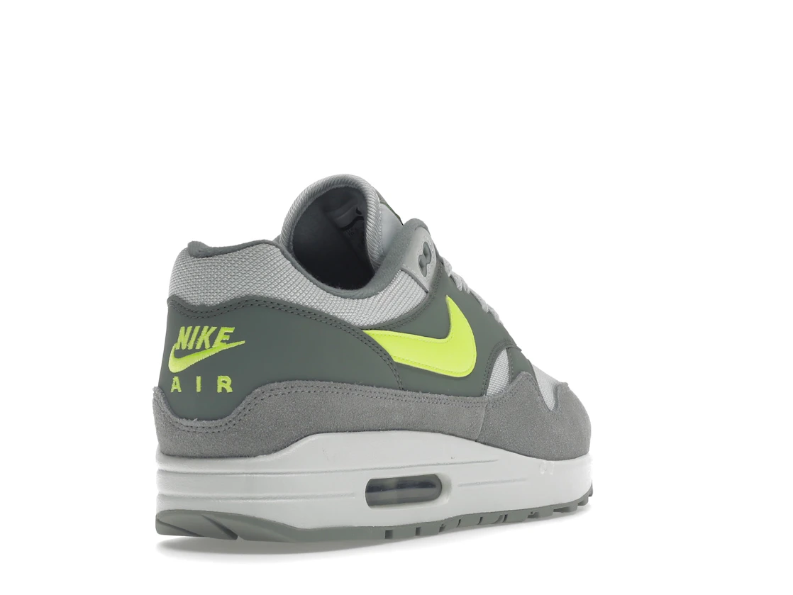 Vue 31 de Nike Air Max 1 Mica Green Volt