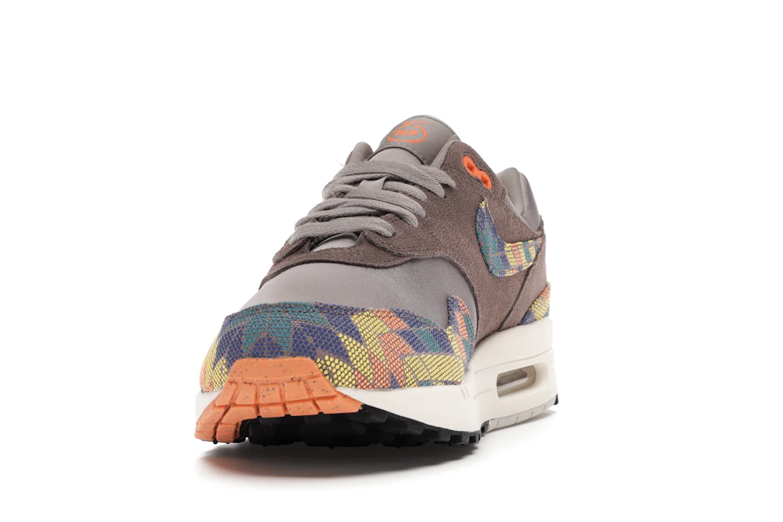Vue 12 de Nike Air Max 1 N7 (2020)