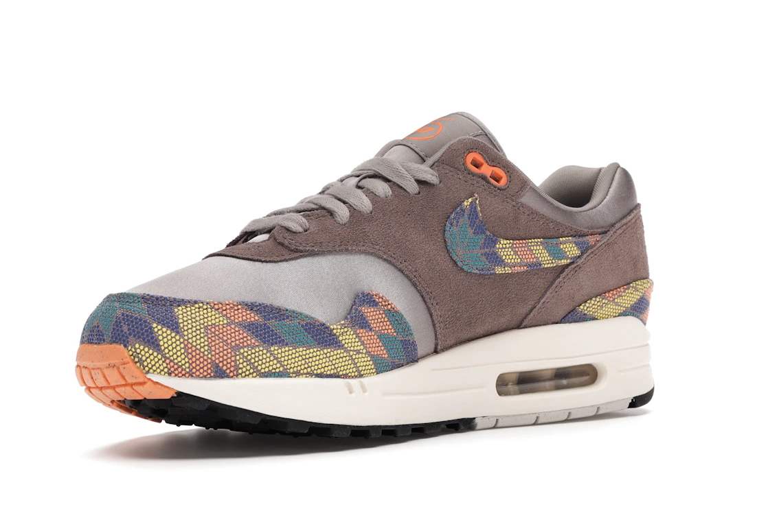 Vue 15 de Nike Air Max 1 N7 (2020)