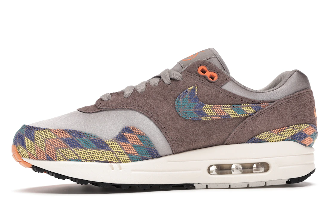 Vue 18 de Nike Air Max 1 N7 (2020)