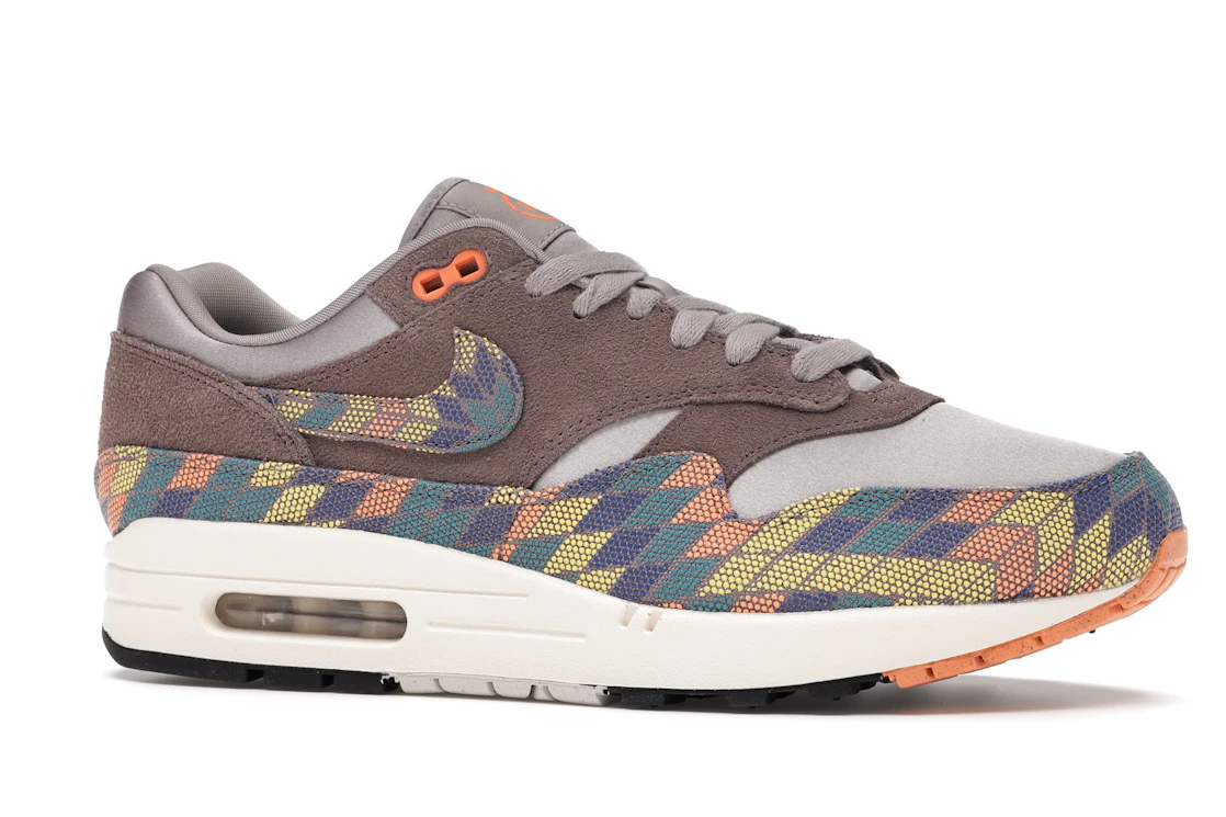 Vue 3 de Nike Air Max 1 N7 (2020)