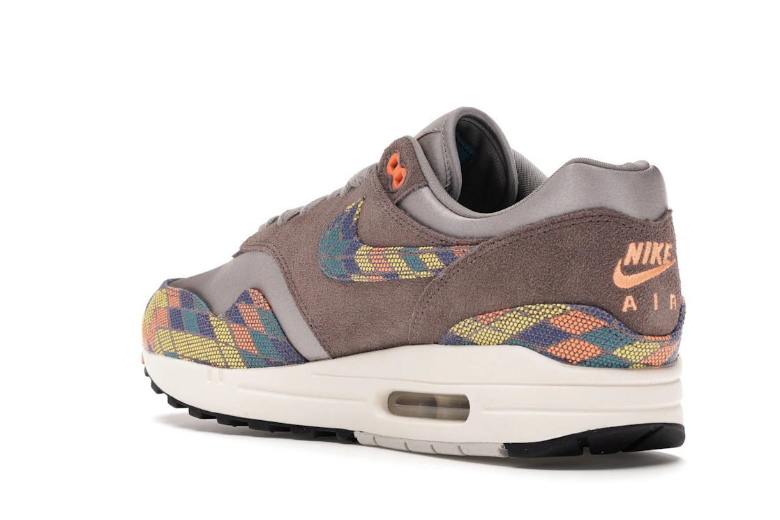 Vue 24 de Nike Air Max 1 N7 (2020)