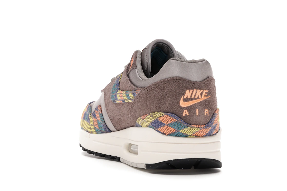 Vue 26 de Nike Air Max 1 N7 (2020)