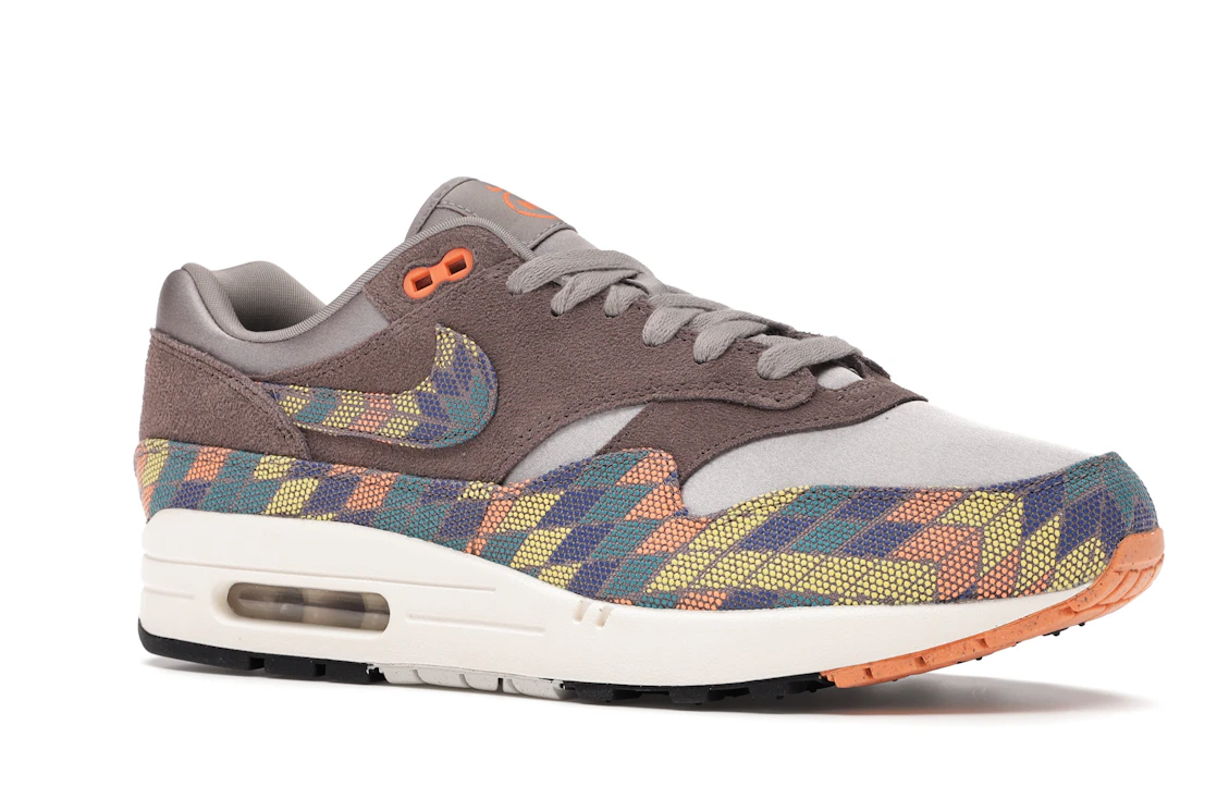 Vue 4 de Nike Air Max 1 N7 (2020)