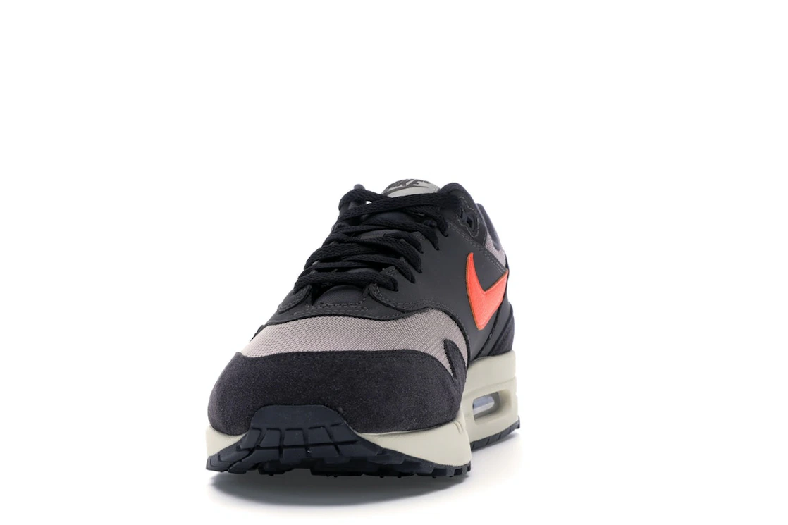 Vue 12 de Nike Air Max 1 Oil Grey Wild Mango