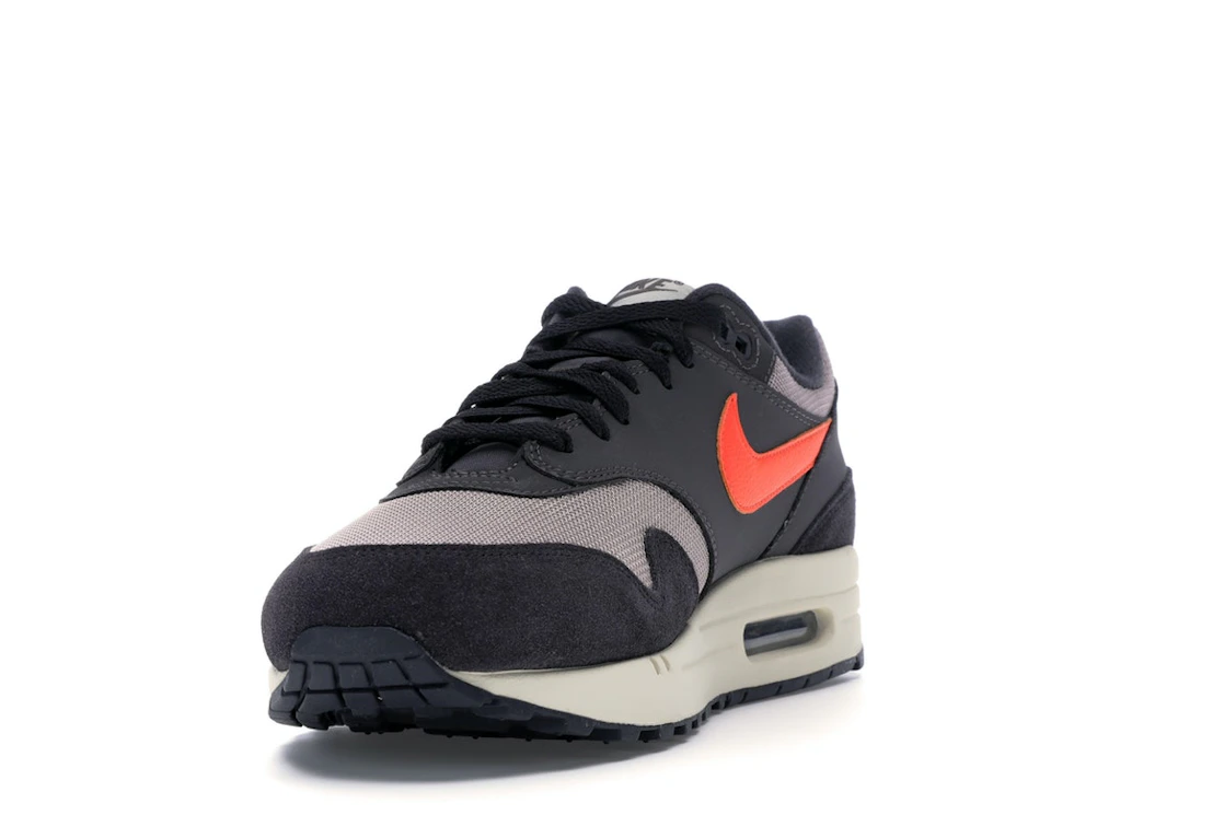 Vue 13 de Nike Air Max 1 Oil Grey Wild Mango