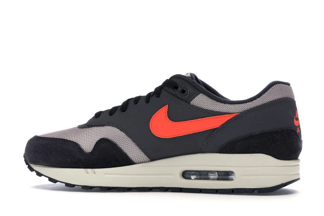 Vue 21 de Nike Air Max 1 Oil Grey Wild Mango