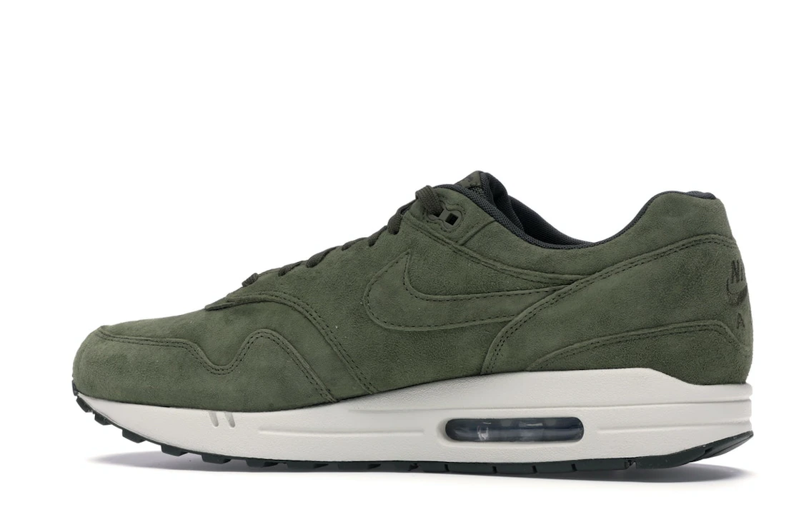 Vue 21 de Nike Air Max 1 Olive Canvas Suede