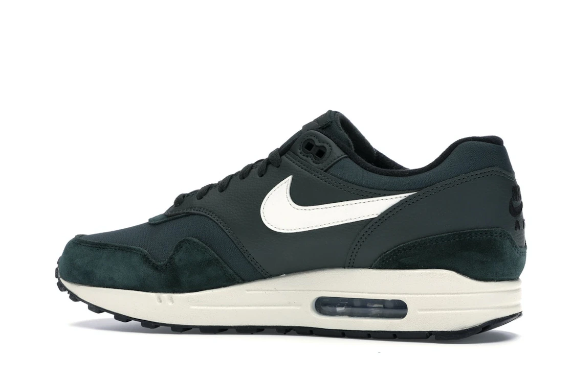 Vue 21 de Nike Air Max 1 Outdoor Green