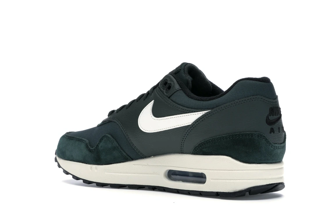 Vue 23 de Nike Air Max 1 Outdoor Green