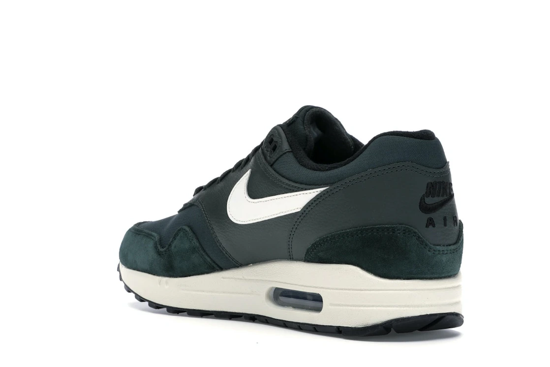 Vue 24 de Nike Air Max 1 Outdoor Green