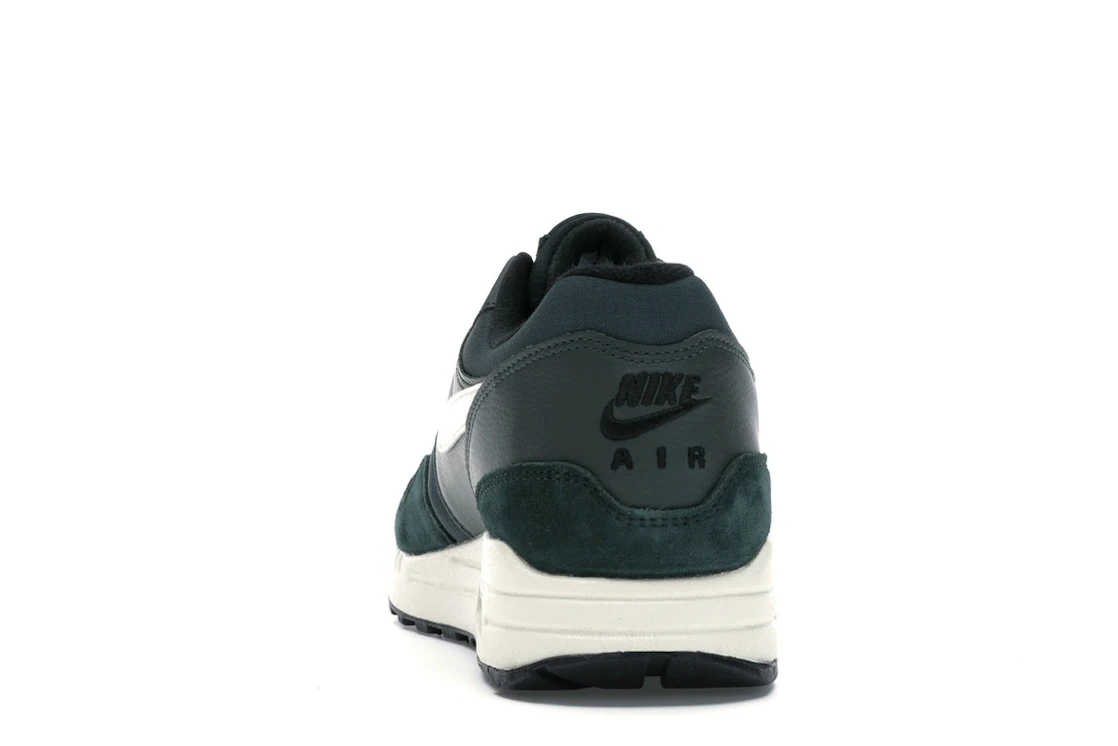 Vue 27 de Nike Air Max 1 Outdoor Green