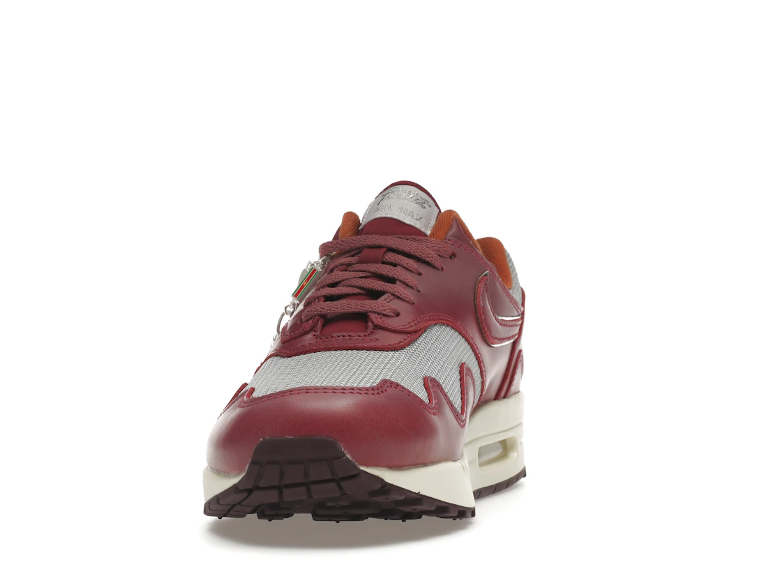 Vue 12 de Nike Air Max 1 Patta Waves Rush Maroon (with Bracelet)