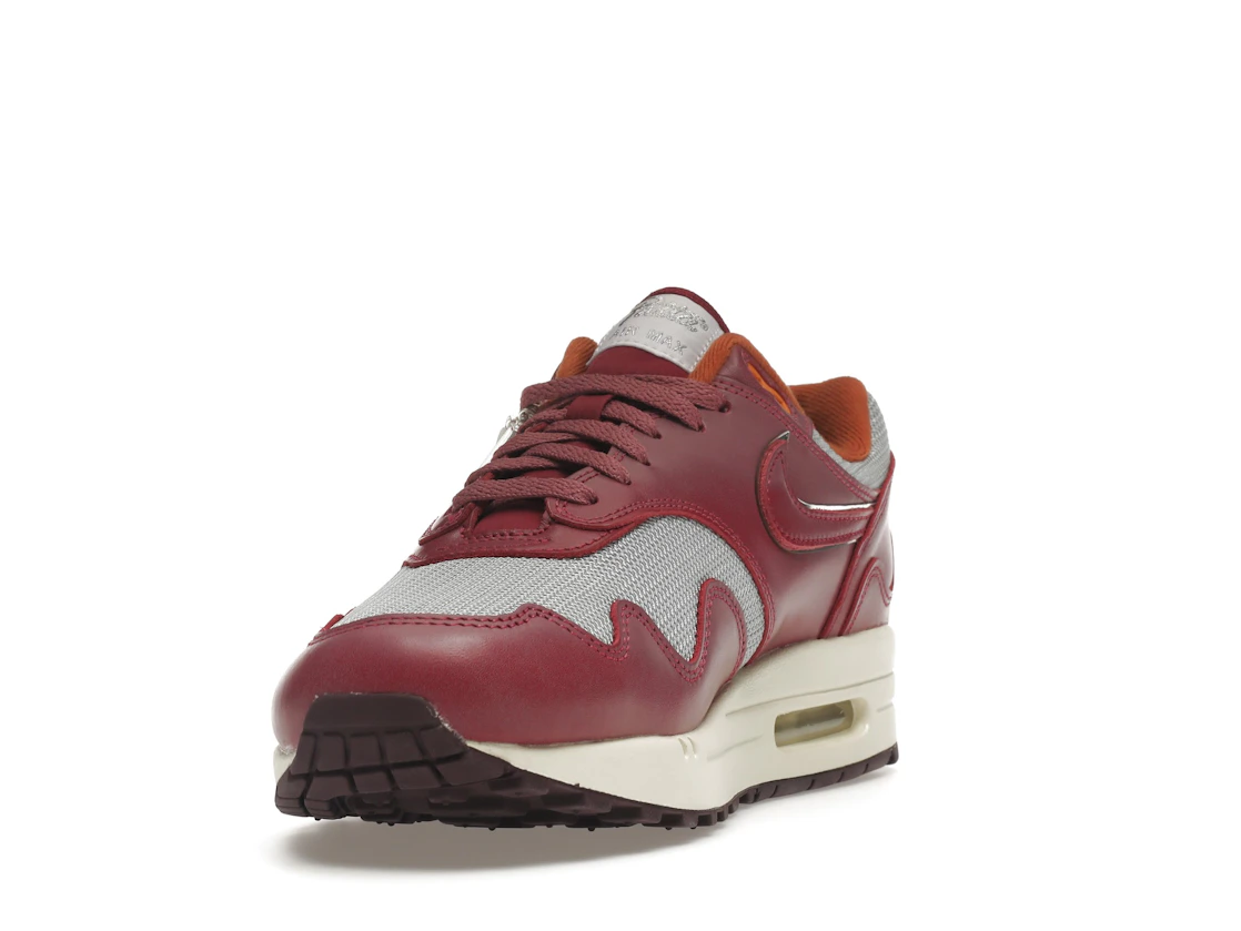 Vue 13 de Nike Air Max 1 Patta Waves Rush Maroon (with Bracelet)