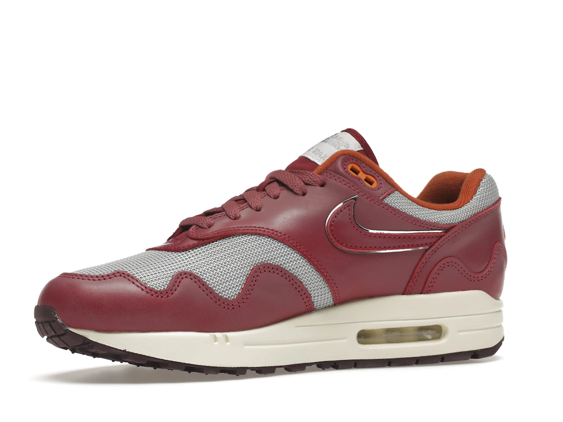Vue 17 de Nike Air Max 1 Patta Waves Rush Maroon (with Bracelet)