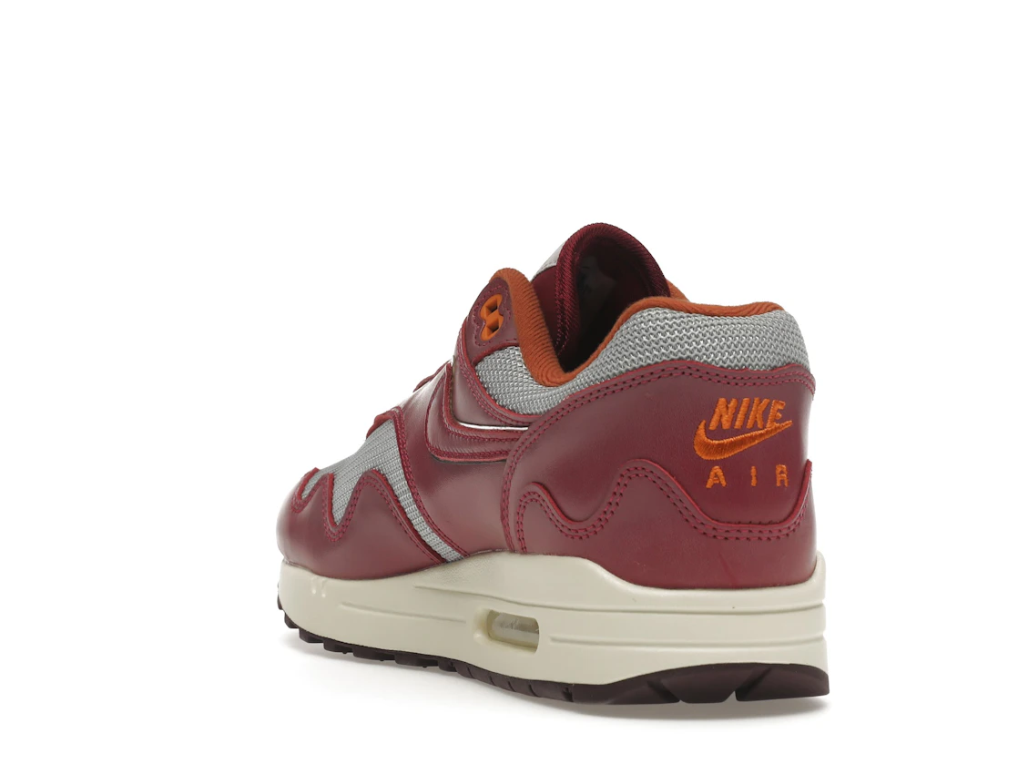 Vue 26 de Nike Air Max 1 Patta Waves Rush Maroon (with Bracelet)