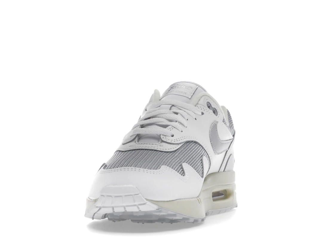 Vue 12 de Nike Air Max 1 Patta Waves White