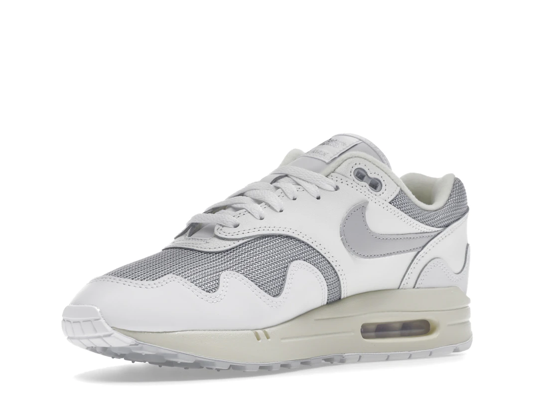 Vue 15 de Nike Air Max 1 Patta Waves White