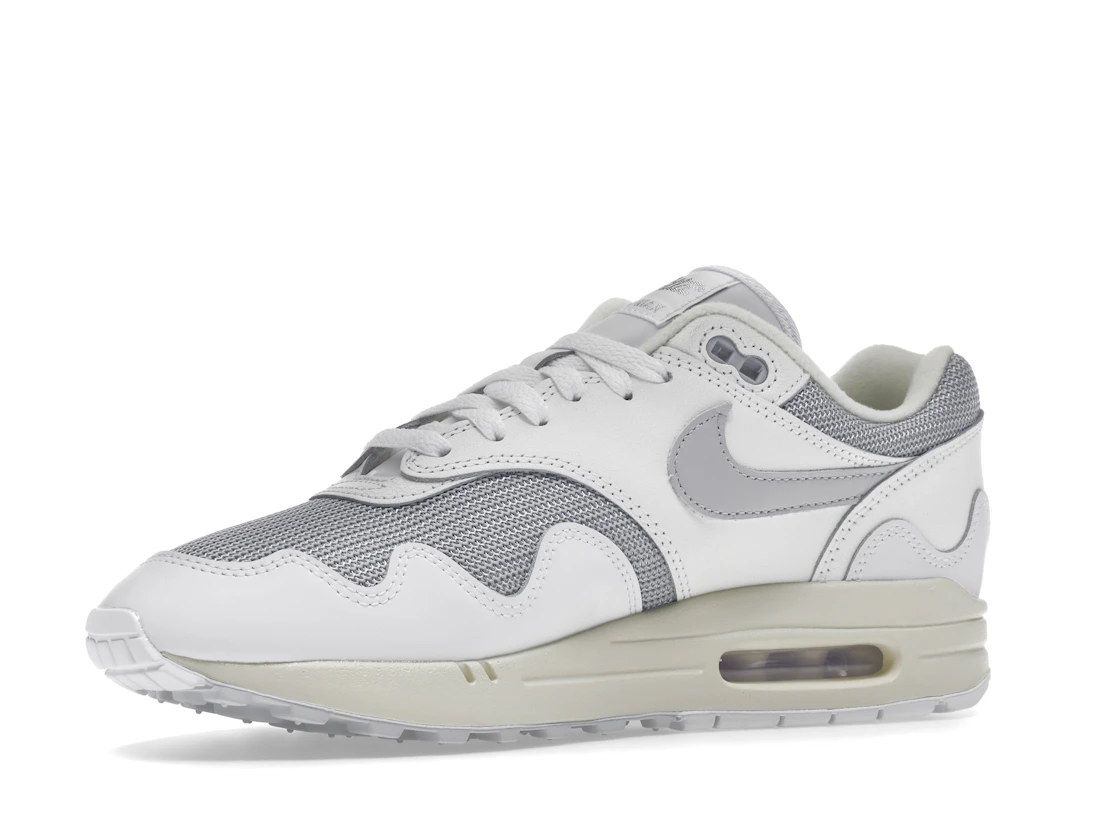 Vue 16 de Nike Air Max 1 Patta Waves White