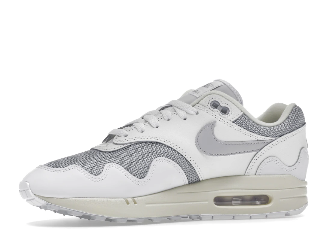 Vue 17 de Nike Air Max 1 Patta Waves White